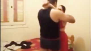 شرموطة عنيها خضراء من ا سكس مصري لجزائر بس بطل بتعرض عريانة ملط