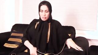 شرموطة سكس مصري  بتعرض جسمها وبتقوله تعالى نيكنى