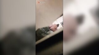 عيل عرص بيصور مراة اخوه فى غرفة نومها بتتناك من سكس مصري  اخوه وكل يوم بيصورهم