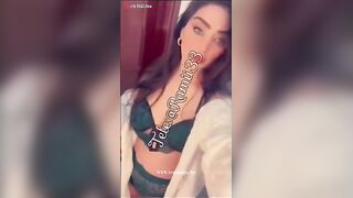 بلوجر مشهورة بتعمل بث مباشر بالبكينى بتقول  سكس مصري نفسى اكون ممثلة سكس
