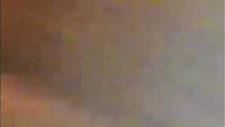 شرموطة لابسة قميص اصفر بتقوله ايه رايك فى جسمى تعالى  سكس مصري عايزاك تفشخنى نيك ياحبيبى