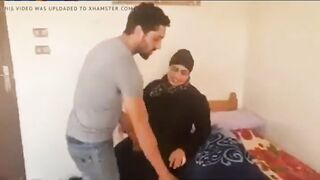 الواد فشخ امه و خدها علي السرير و فضل ينيك فيها سكس محارم نيك امامي و خلفي سكس مصري جديد