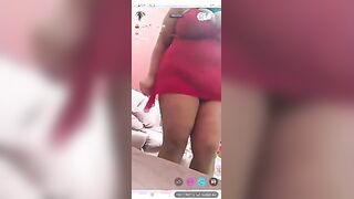 جسمها مليان بس خفيف رقصت رقص جبار و عملت اوضاع بشكل مختلف   شرمها سكس