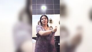 جوزها زنقها و هي دخله تاخد شاور بيقولها عايز انيك الخول بتاعي  سكس تويتر