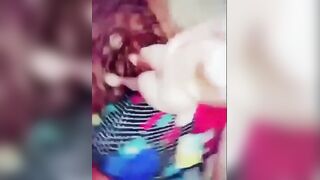 بتكلم عشيقها فيديو تفرجوا علي كسها عشان يهيج و بتقولوا مش هتيجي تفشخني و تجيب جوايا سكس تويتر