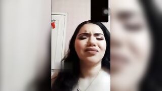 هايجه عايزه تريح كسها جابت الخياره و فشخت كسها و طيزها  سكس تويتر