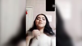 هايجه عايزه تريح كسها جابت الخياره و فشخت كسها و طيزها  سكس تويتر