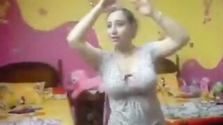 شرموطة راحت لصاحبها سكس عربي  بيته وبترقص قبل ما تتناك