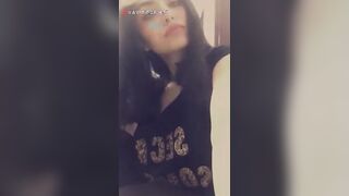 بترقص عريانة وتقلع بالاندر علشان تلقك زبون من سكس جديد على الانترنت