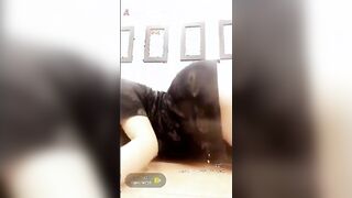 بترقص عريانة وتقلع بالاندر علشان تلقك زبون من سكس جديد على الانترنت
