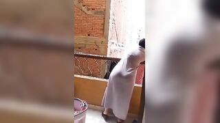 نفسه ينيك جارته كل يوم يصورها هيا ويبتشر  سكس جديد الغسيل ونفسه ينيكها