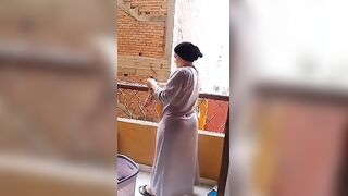 نفسه ينيك جارته كل يوم يصورها هيا ويبتشر  سكس جديد الغسيل ونفسه ينيكها
