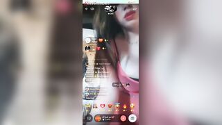 شرموطة روسية تفتح لايف هيا وحبيبها  سكس جديد وتفرج الجمهور على طيظها