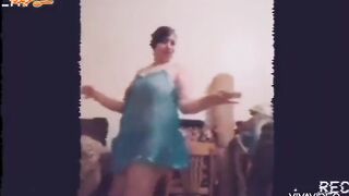 بص يلا تعالى نيكنى بسرعة قبل ما جوزى ما يجى من الشغل