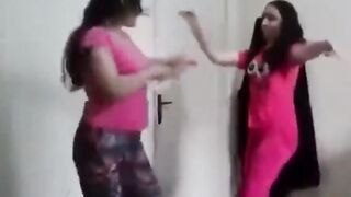 اتنين اخوات بنات بيعملوا سحاق لبعض كل يوم برضو مع بعض لغاية ما  سكس مصري جديد  يهيجو على كس بعض