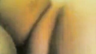 نزله مص في زبر عشيقها و فشخت فوقها مص و لحس ومص في زبر   فيلم سكس