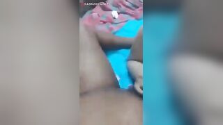 ام محمود اللبوه راحت ل عمار الشقه و عماله تهيجوا و تمص في زبره  سكس مصري جامد