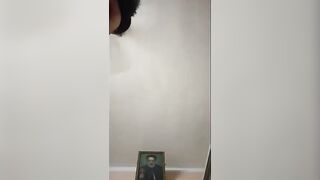 الممحونه من كتر ما كسها مشتاق بتعمل حمام وهي بتتناك و كسها مفشوخ سكس مصري جامد