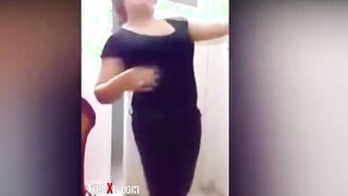 نجوي بتاعت المنيا اطورت في شغالها بقيت ترقص ل زبون قبل ما ينيكها و يفشخ كسها سكس مصري
