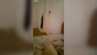 الممحونه بتلعب في كسها عشان تهيج نفسها قبل ما يدخل زبر فيها  سكس مصري