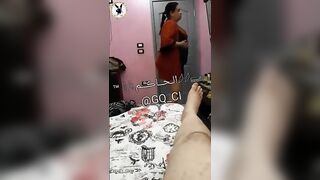 بتجهز نفسها و بتلبس قدامو عشان يضبطها و ينكها جسمها مليان و ملبن سكس مصري