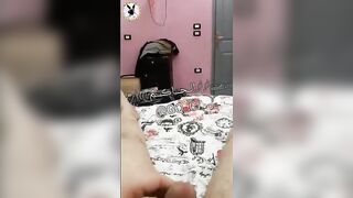 بتجهز نفسها و بتلبس قدامو عشان يضبطها و ينكها جسمها مليان و ملبن سكس مصري