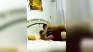 مراته زعلانه منوا و جبلها قميص احمر و هيصالحها باحلي واحد فشخ كسها  سكس مصري