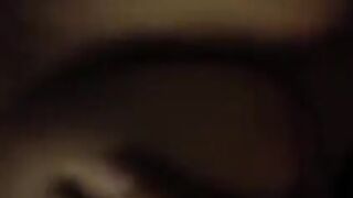 صاحبها خدها شقة صاحبوا و فشخوها هم الاتنين نزلين نيك في طيزها و كسها  سكس مصري