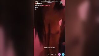 الشرموطه في البرايفت خلعت ملط و فشخ كسها  و بتقول للمتابعين اللي هيرمي دعم هجيلوا دلوقتي سكس مصري