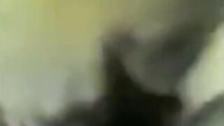 بتلعب في كسها وهو زبره جواها من كتر المتعه بتعض ايدوا  سكس مصري سكس مصري ابزاز كبير مصريه