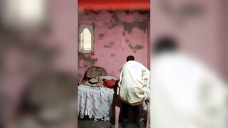 جاب جارتوا تمص زبره عشان يترتاح شرموطه مصريه سكس مصري  راحت لجارها عشان يفشخ كسها