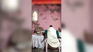 جاب جارتوا تمص زبره عشان يترتاح شرموطه مصريه سكس مصري  راحت لجارها عشان يفشخ كسها