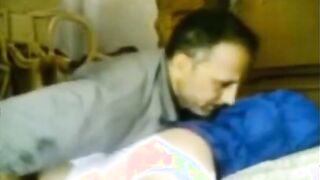 عم ممدوح خد بتاعت الخضار علي الشقه  سكس مصري و فشخ كسها نيك و جاب لبنوا علي طيزها الكبيره