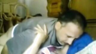 عم ممدوح خد بتاعت الخضار علي الشقه  سكس مصري و فشخ كسها نيك و جاب لبنوا علي طيزها الكبيره