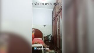 الام هاجت علي بنتها الصغيره و فشخت كسها لحس مص لحد ما  سكس مصري نزلت لبنها في بوقها