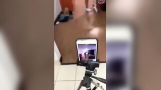 شرموطه تتناك من اتنين صحاب في نفس الوقت  سكس مصري و تقول ما اتناك اللي قدام الكاميرا لبوه روسيا