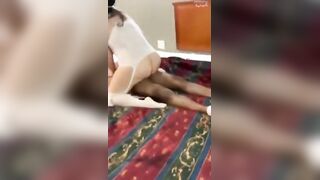 شرموطه تتناك من اتنين صحاب في نفس الوقت  سكس مصري و تقول ما اتناك اللي قدام الكاميرا لبوه روسيا