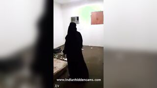 ام نواف راحت الغرفه ل السواق عشان يفشخها نيك مصتلوا زبره سكس مصري  و خلعت هدومها و ركبت علي زبره