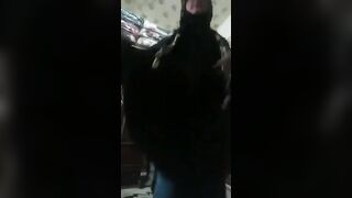 دخلت من باب الشقه خلعت هدومها كلها و حبيبها بيقولها مالك قالتلوا كسي  سكس مصري حرقني عايزه اتناك و اتفشخ فوق و تحت