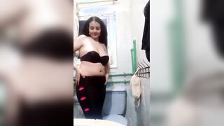 ناديه طلعت لايف بتطلب من المتابعين  يقيموا  سكس مصري جسمها و كسها و طيزها و بزازها