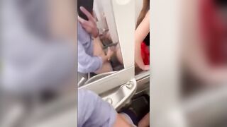 قفش المضيفه في حمام الطايره و فشخ  طيزها و كسها  سكس مصري ممحونه روسيا في الطياره نيك خلفي