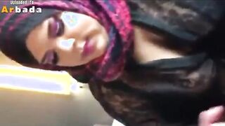 لبوه مصريه لابسه الطرحه علي قميص نوم اسود وشغال مص سكس مصري  في زبر عشها لحد ما جبهم في بوقها