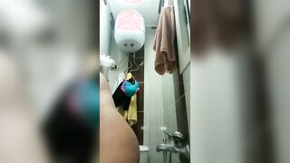 نوسه دخلت الحمام سكس مصري  تلعب في كسها و تنزل لبنها المتخزن بتلعب في كسها بكل عنف عشان تجبهم