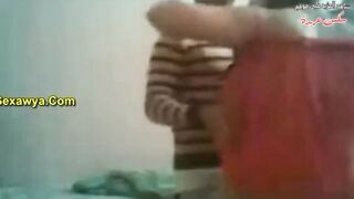الجزء الاول اخوها الصغير جبلها قميص نوم احمر هديه و  سكس مصري قالها نفسي اشوفوا عليكي ولبسها المقيص بنفسوا
