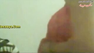 الجزء الاول اخوها الصغير جبلها قميص نوم احمر هديه و  سكس مصري قالها نفسي اشوفوا عليكي ولبسها المقيص بنفسوا