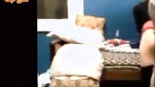 كان نايم في حالوا دخلت مرات ابوها الهايجه  سكس مصري و نطت عليه عايزه تتفشخ و تشبع كسها نيك
