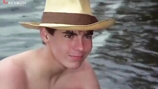 ام خدت ابنها و راحت البحر لم شافت زبره هاجت عليها  سكس مصري و فرجتوا كسها  عشان ينيكها و خلت لحس كسها ابو شعر