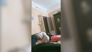 الجزء الرابع مصريه جاب واحد البيت سخنها لحد سكس مصري  ما خلعت هدومها و فشخ طيزها و لحس كسها