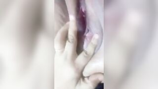 ام محمود فشخت رجلها  و بتلعب في كسها و هنموت  سكس مصري و تتناك سكس امامي  ممحنوح بتلعب في كسها