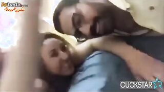 جاب صاحبوا ينيك مراتو بيصورها و بيقول مبسوطه يا روحي انا خدام لبن كسك ديوث محارم